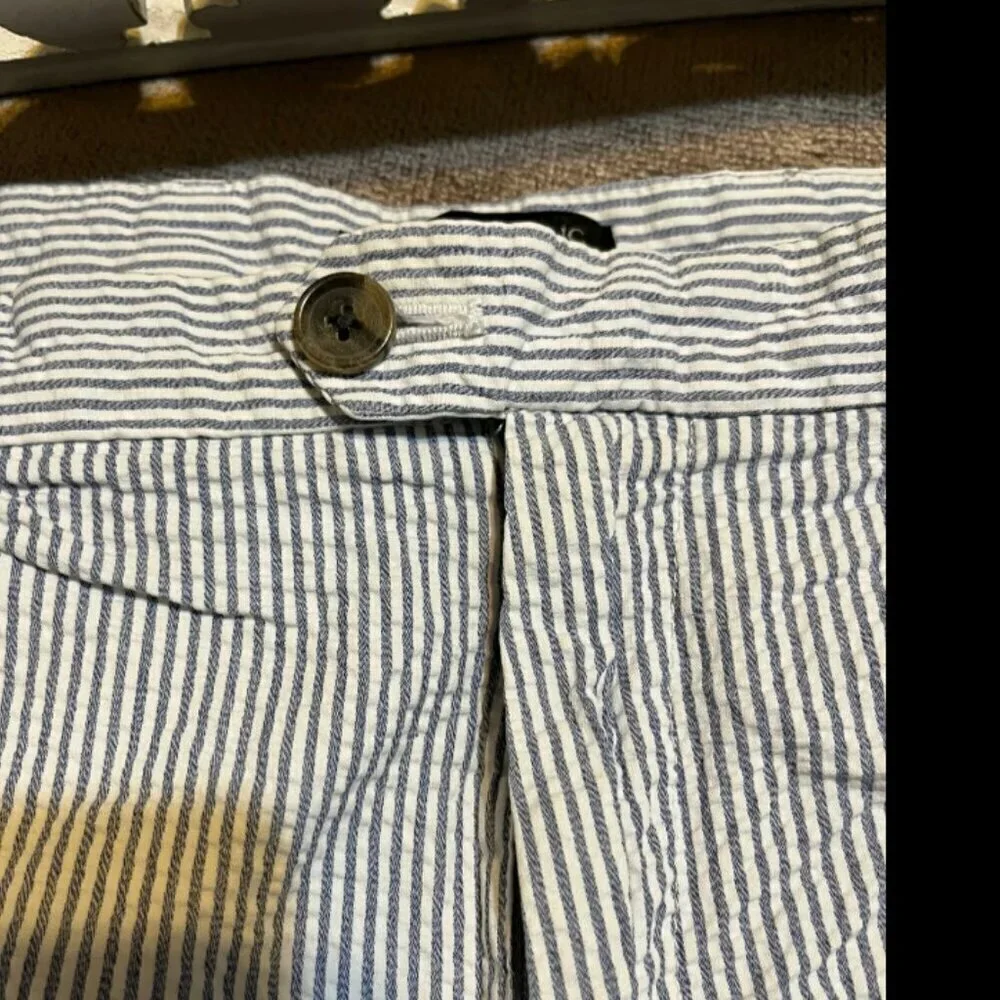 Seersucker Banana Republic Men’s 11” Emerson Shorts— Size 36